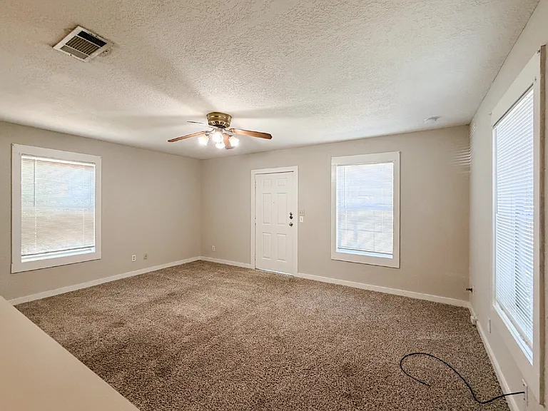 1705 N Robinson St — Photo 5