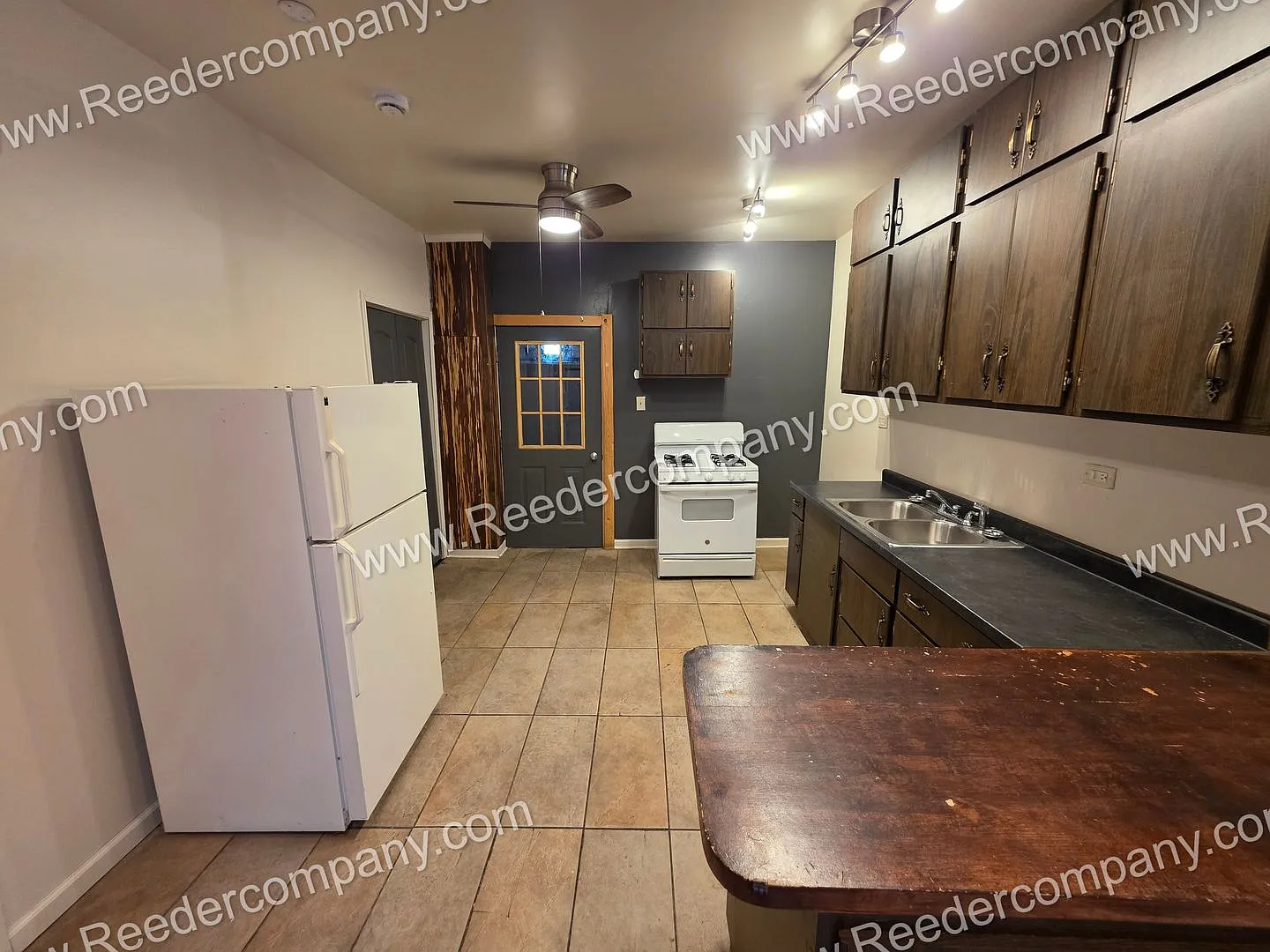 4947 Northcote Avenue — Photo 4