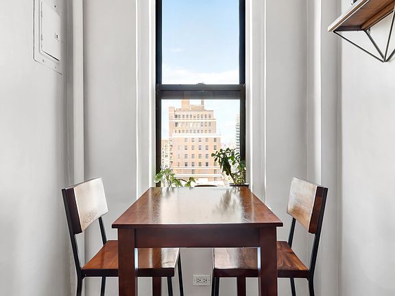 3rd image of 50 W 106th St APT 12B