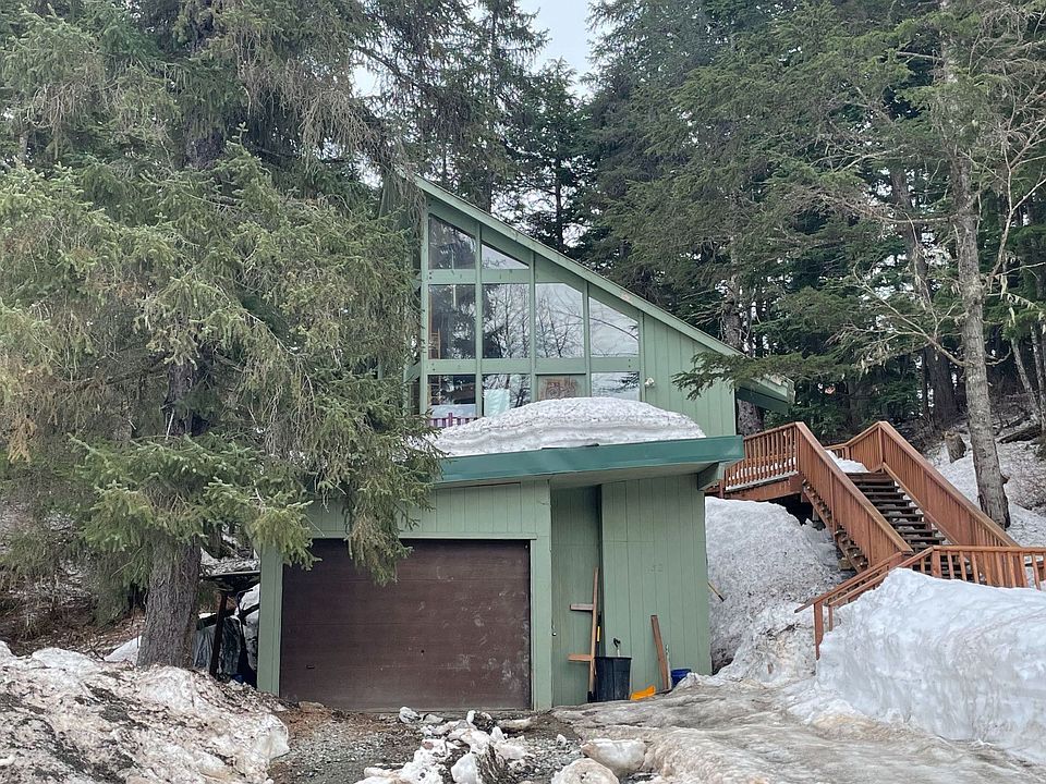 1st image of 152 Mount Hood Dr