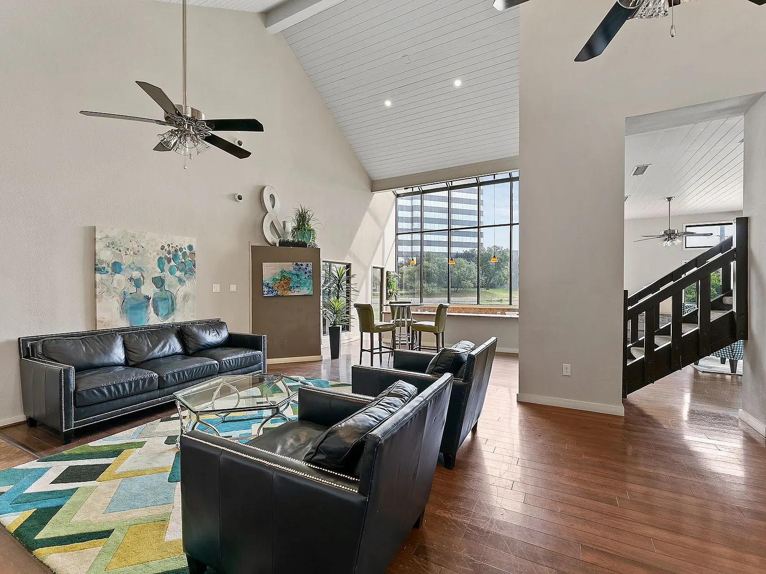 Lakeside Apartments — Photo 3
