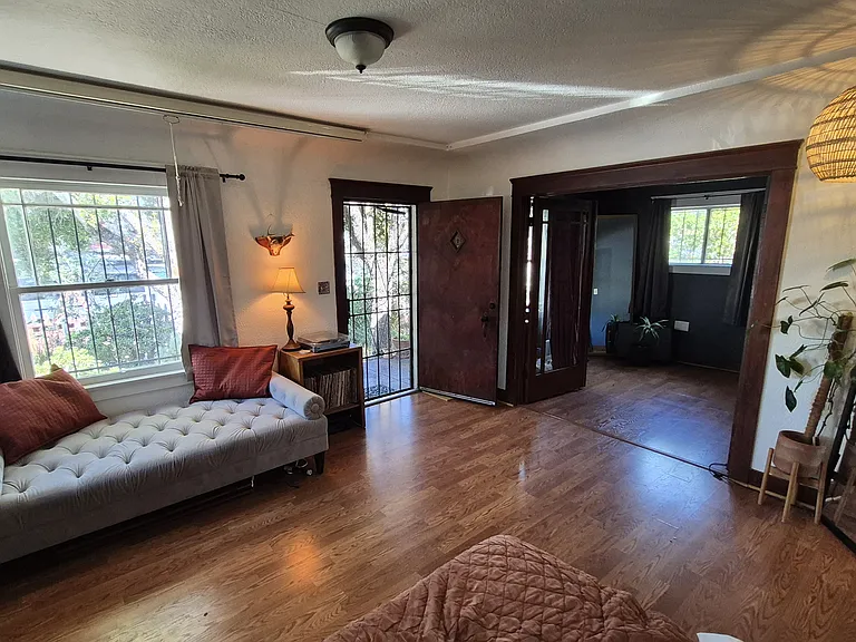 3245 Marlborough Ave — Photo 6