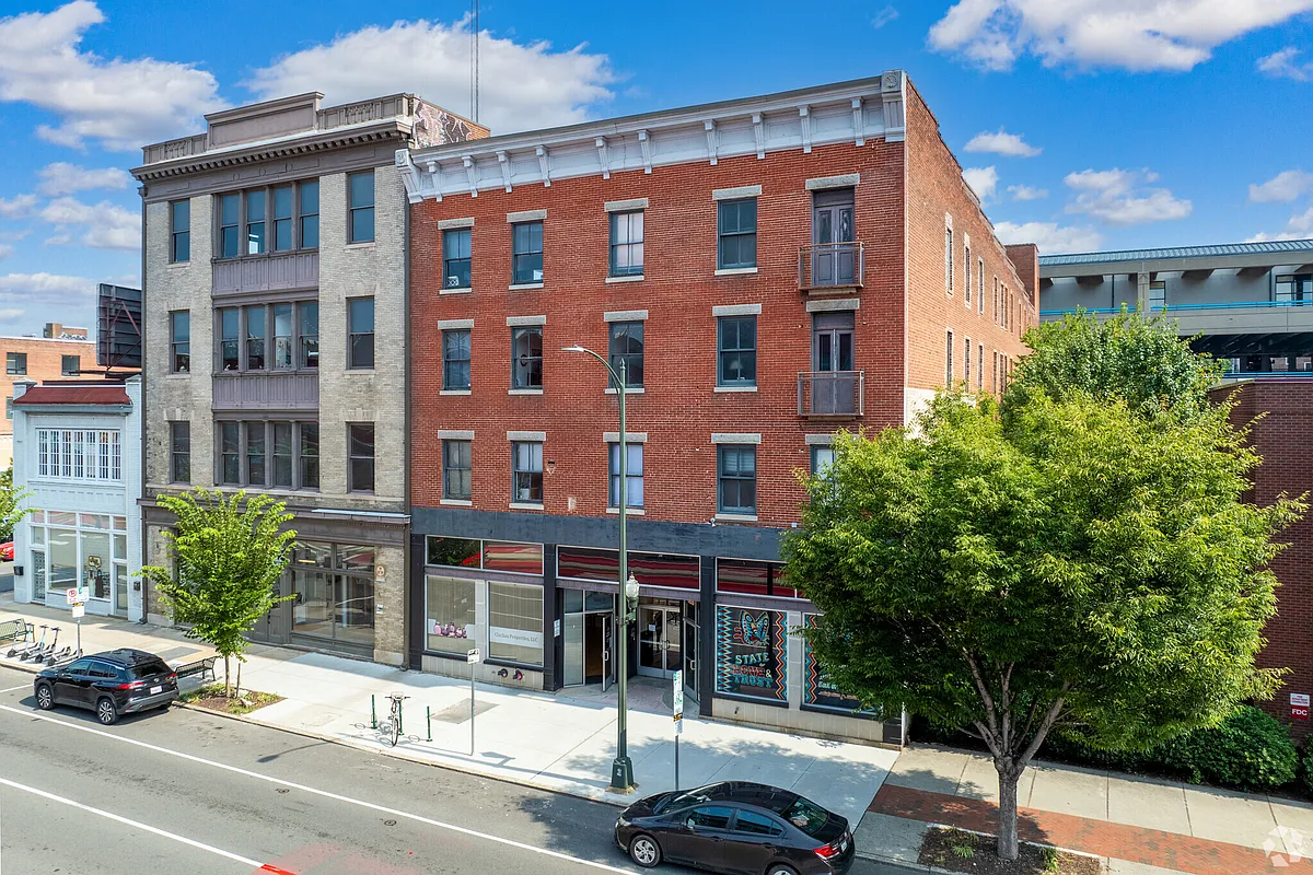 Building Photo - 1310 W Broad St #202