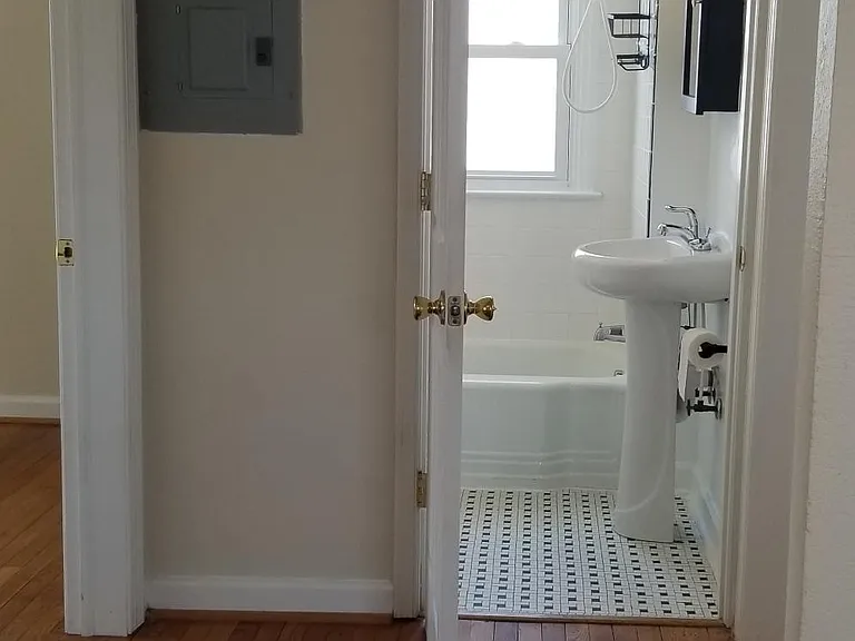 310 22nd St #D — Photo 14