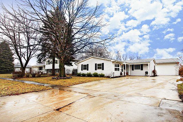 1st image of 18349 W Linda Ln