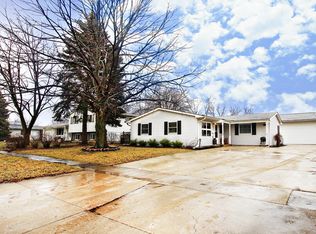 18349 W Linda Ln, Gurnee, IL 60031