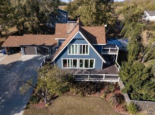 7622 Trail Rd, Meriden, KS 66512