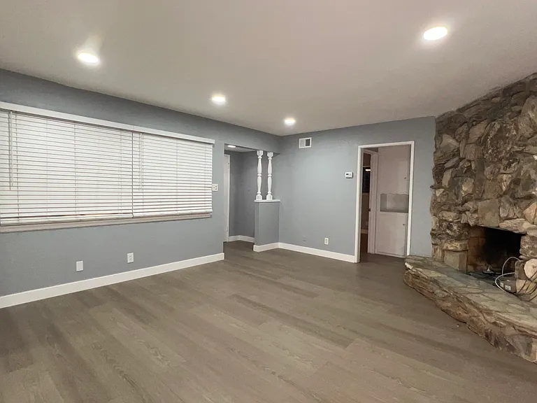 15503 Bloomfield Ave — Photo 2