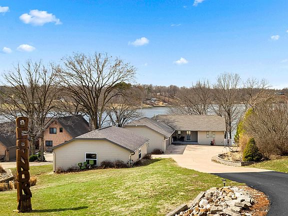 3rd image of 94 Tamarack Ct