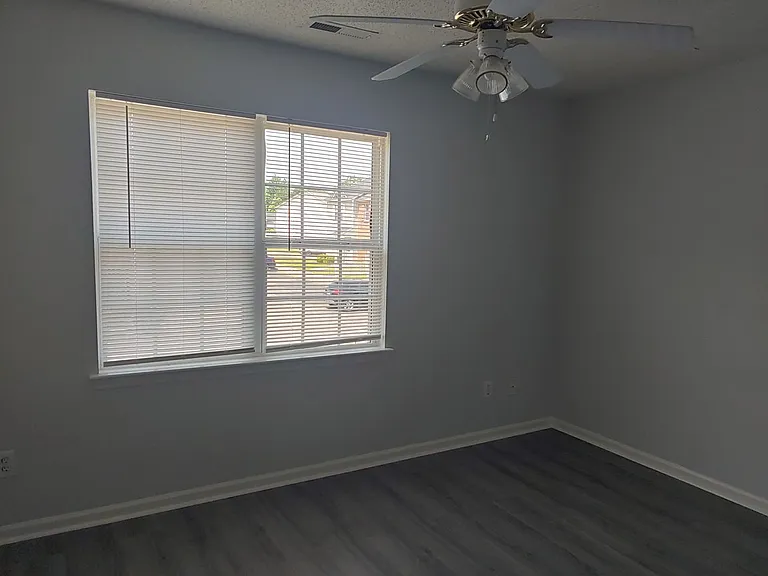 204 Woodlake Ct — Photo 5