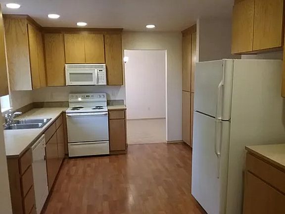 5th image of 9421 120th St E
