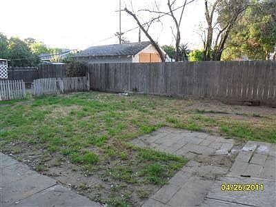 3rd image of 2005 N Adoline Ave