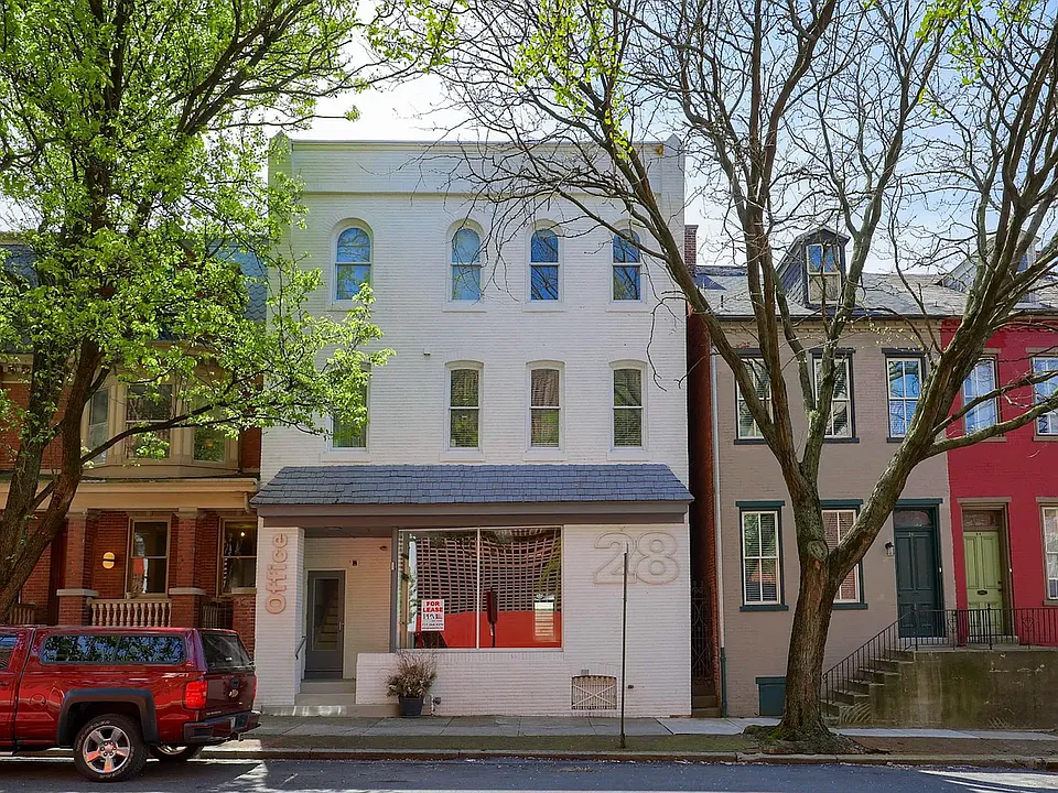 28 E Vine St