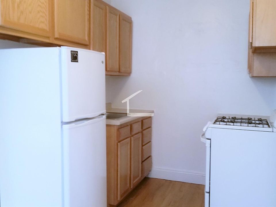 2nd image of 109 Brainerd Rd #2PB