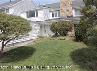 182 Dover Grn, Staten Island, NY 10312