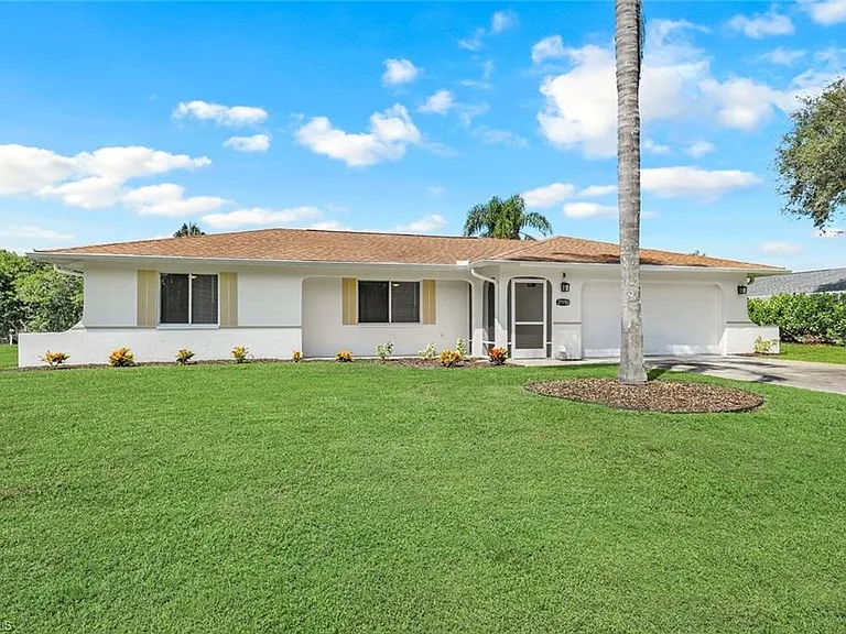 27150 Esther Dr — Photo 2