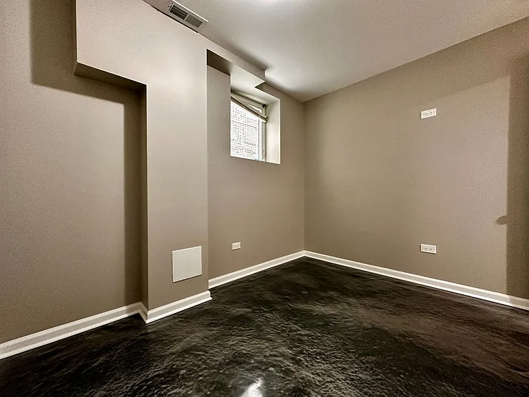 Amazing 4-bed Duplex by UIC — Photo 35