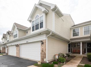 3827 Capri Ct, Naperville, IL 60564