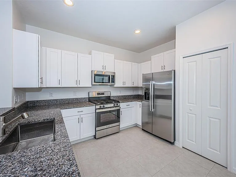 8327 Crescent Oaks Dr — Photo 12