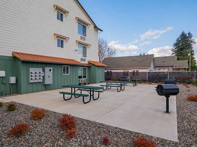 Birch Place Apartments — Photo 8