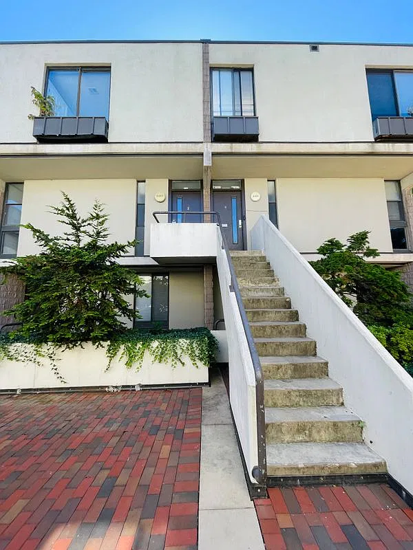 3 bed, 2.5 bath, 1305 sqft, $2,300 — Photo 1