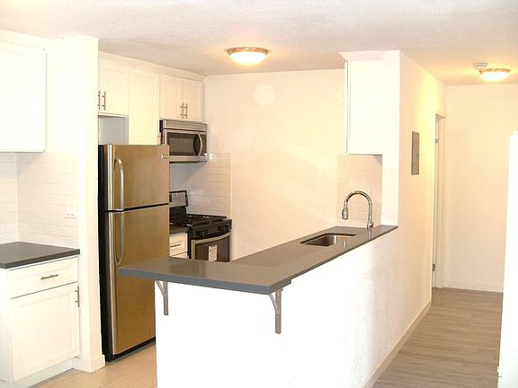 3rd image of 441 N Virgil Ave APT 6