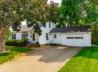 12017 Brenlyn Ln, Minnetonka, MN 55343