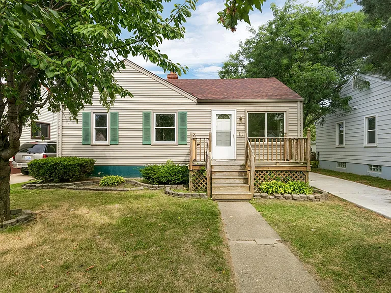 26080 Blumfield St Roseville-large-013-8-26080 Blumfield Street00015-1500x1000-72dpi_08252017