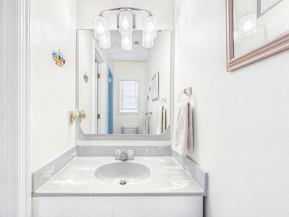 4th image of 411 31st Ave. N #3