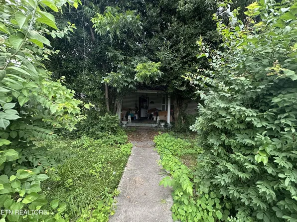 405 E Inskip Dr, Knoxville, TN 37912