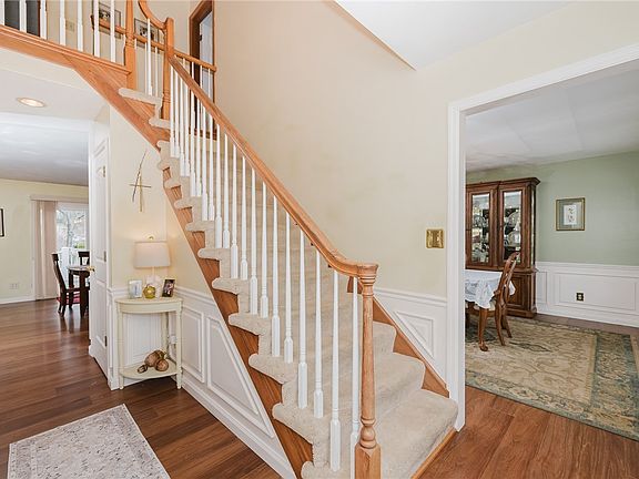 5th image of 1735 W Point Cir