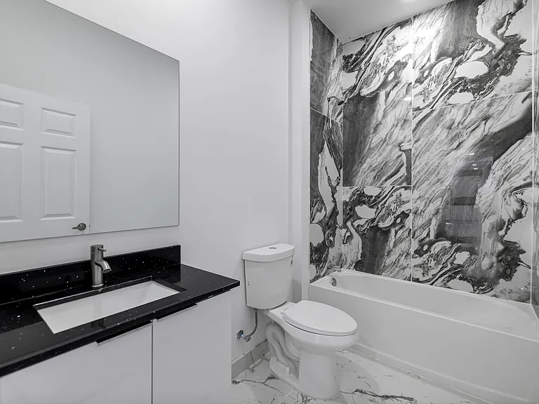 3010 NE 1st Pl — Photo 6