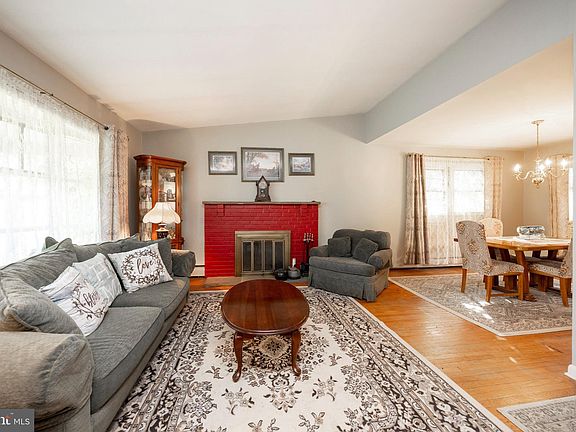 5th image of 1412 Cardinal Dr