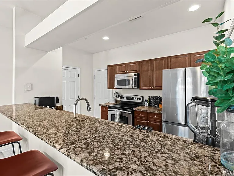 17 N Squirrel Rd — Photo 16