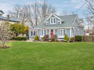 367 Middle Rd, Bayport, NY 11705