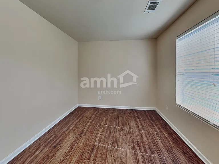 223 Maxton Ave — Photo 12