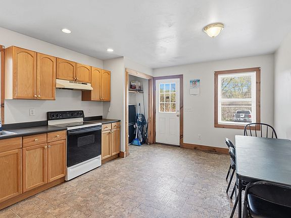 3rd image of 1181 Russell Rd