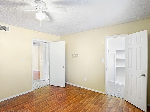 4th image of 1015 W Pioneer Pkwy APT D