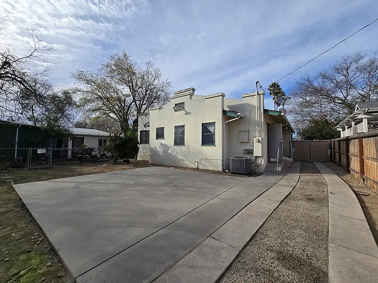 912 E Terrace Ave — Photo 33