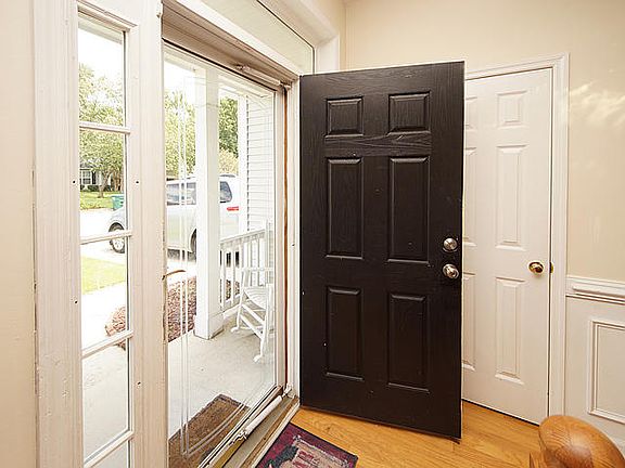3rd image of 215 Ashford Cir