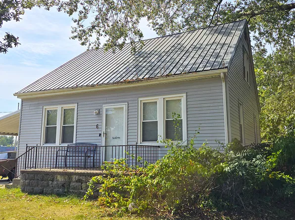 6 Adrienne Dr, Centralia, IL 62801