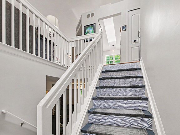 3rd image of 7283 Streamwood Dr