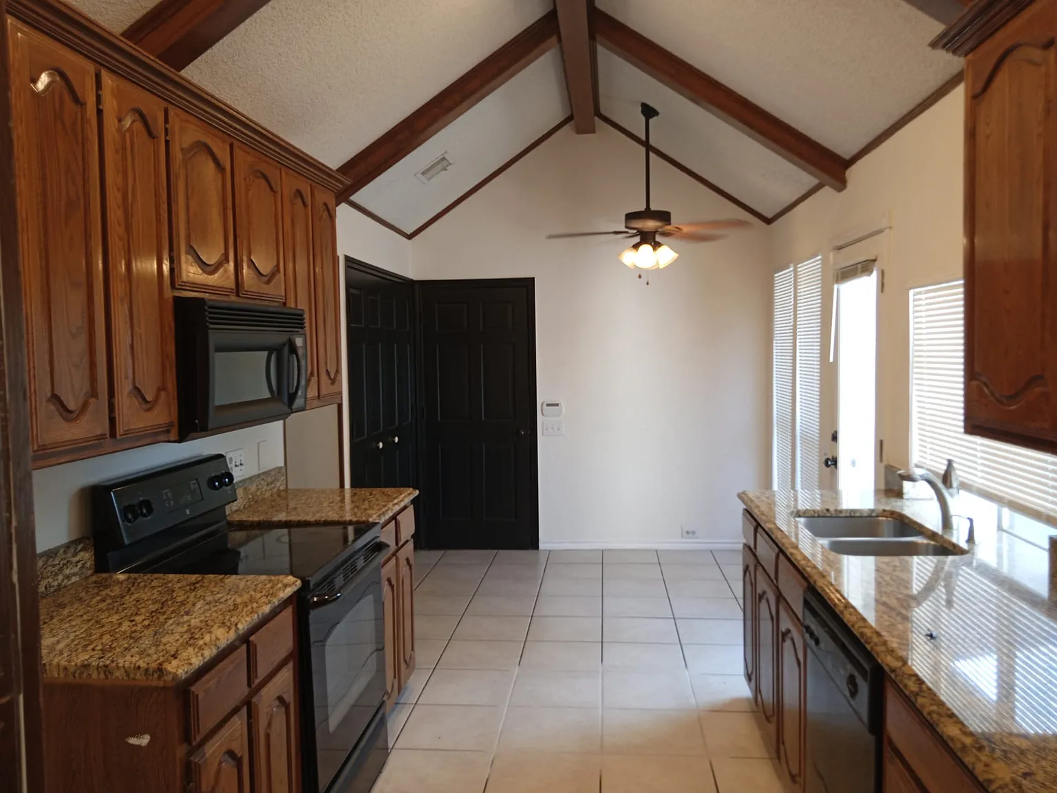 3 bed, 2.5 bath, 1700 sqft, $2,600 — Photo 3