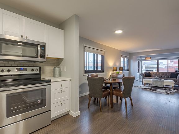 5th image of 26 10th St W Unit 702