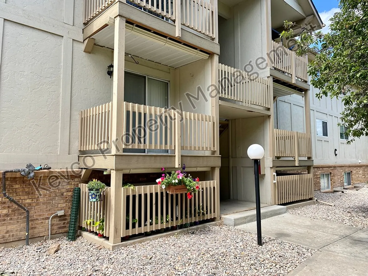Great Condo by Foothills Mall! — Photo 2
