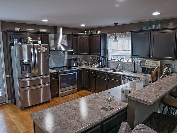 5th image of 221 Whispering Hills Dr SE