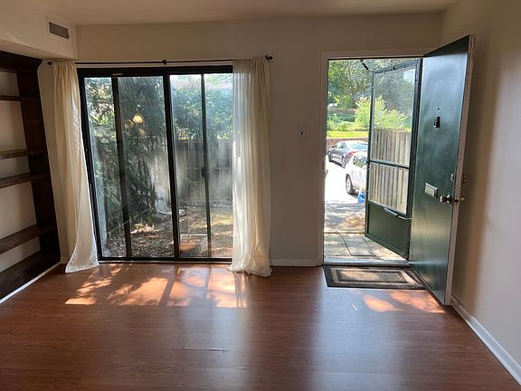 4th image of 270 Summit House