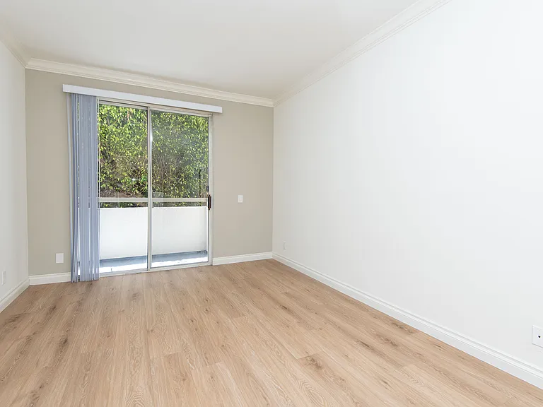 7007 Glasgow Ave #106 — Photo 12