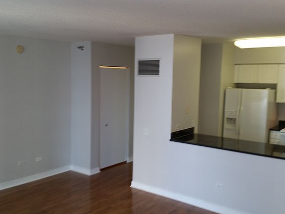 2nd image of 512 N McClurg Ct APT 2003