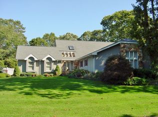 13 Weatherstone Way, Smithtown, NY